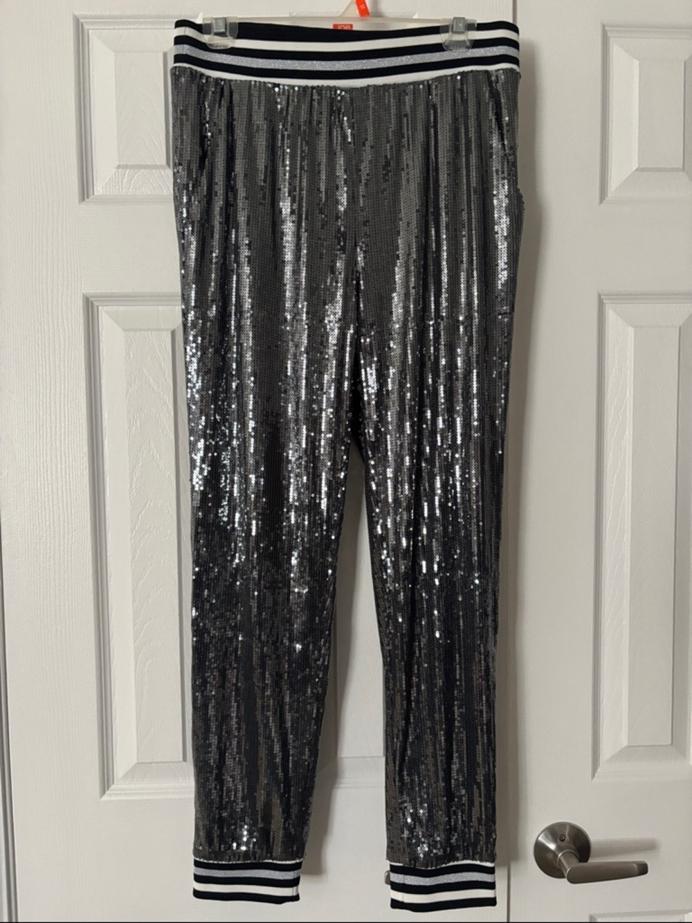Ontwelfth sequin jogger NWT
